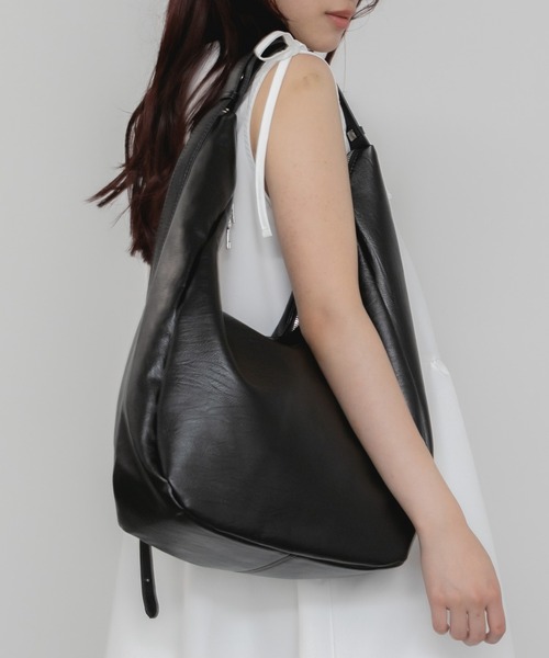 HEILIS(ヘイリス)の「2WAYホーボーバッグ / 大容量 ハンドバッグ ハーフムーンバッグ ペットボトル収納 ワンハンドル ファスナー 通勤 通学 2WAY ショルダー トート 韓国 カジュアル きれいめ オフィスカジュアル(ショルダーバッグ・レディース・アイボリー/ブラック・FREE)」の4枚目の写真