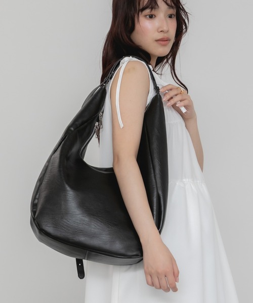 HEILIS(ヘイリス)の「2WAYホーボーバッグ / 大容量 ハンドバッグ ハーフムーンバッグ ペットボトル収納 ワンハンドル ファスナー 通勤 通学 2WAY ショルダー トート 韓国 カジュアル きれいめ オフィスカジュアル(ショルダーバッグ・レディース・アイボリー/ブラック・FREE)」の5枚目の写真