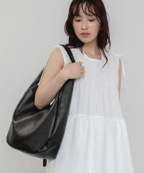 HEILIS(ヘイリス)の「2WAYホーボーバッグ / 大容量 ハンドバッグ ハーフムーンバッグ ペットボトル収納 ワンハンドル ファスナー 通勤 通学 2WAY ショルダー トート 韓国 カジュアル きれいめ オフィスカジュアル(ショルダーバッグ・レディース・アイボリー/ブラック・FREE)」の6枚目の写真