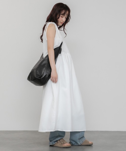 HEILIS(ヘイリス)の「2WAYホーボーバッグ / 大容量 ハンドバッグ ハーフムーンバッグ ペットボトル収納 ワンハンドル ファスナー 通勤 通学 2WAY ショルダー トート 韓国 カジュアル きれいめ オフィスカジュアル(ショルダーバッグ・レディース・アイボリー/ブラック・FREE)」の9枚目の写真