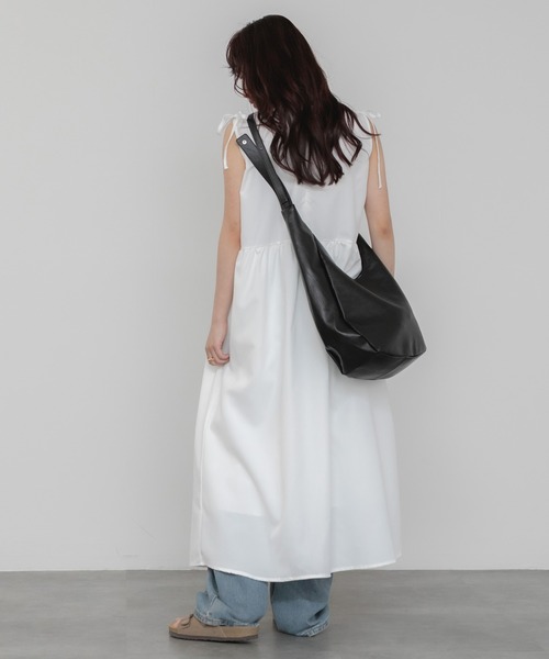 HEILIS(ヘイリス)の「2WAYホーボーバッグ / 大容量 ハンドバッグ ハーフムーンバッグ ペットボトル収納 ワンハンドル ファスナー 通勤 通学 2WAY ショルダー トート 韓国 カジュアル きれいめ オフィスカジュアル(ショルダーバッグ・レディース・アイボリー/ブラック・FREE)」の10枚目の写真
