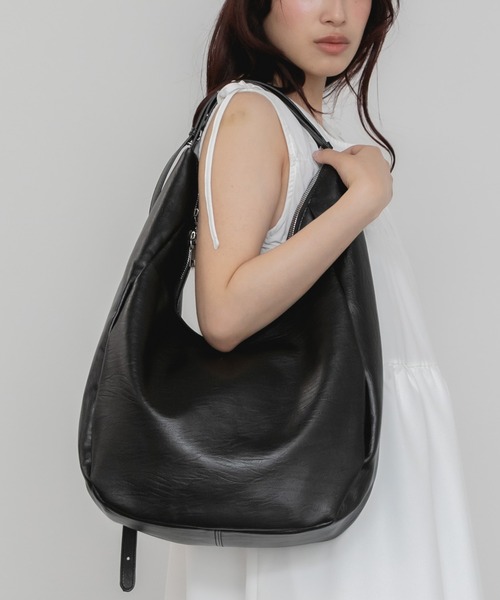 HEILIS(ヘイリス)の「2WAYホーボーバッグ / 大容量 ハンドバッグ ハーフムーンバッグ ペットボトル収納 ワンハンドル ファスナー 通勤 通学 2WAY ショルダー トート 韓国 カジュアル きれいめ オフィスカジュアル(ショルダーバッグ・レディース・アイボリー/ブラック・FREE)」の3枚目の写真