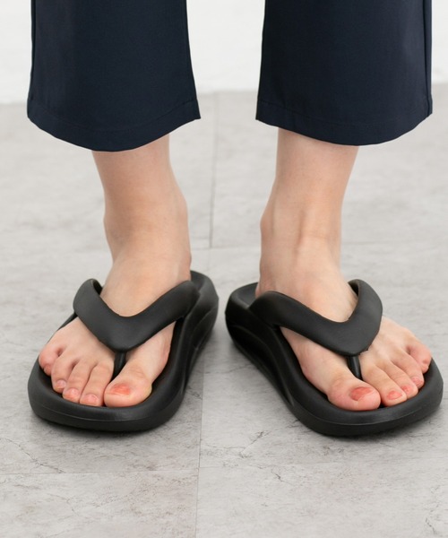 Honeys（ハニーズ）の「軽量トングサンダル（サンダル・レディース・ライトグレー系/アイボリー/ブラック・L/M/S）」の5枚目の写真