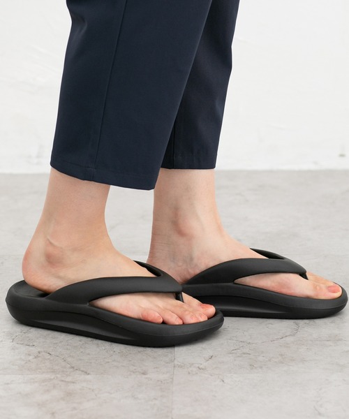 Honeys（ハニーズ）の「軽量トングサンダル（サンダル・レディース・ライトグレー系/アイボリー/ブラック・L/M/S）」の6枚目の写真