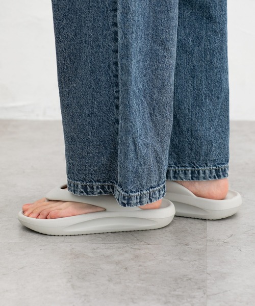 Honeys（ハニーズ）の「軽量トングサンダル（サンダル・レディース・ライトグレー系/アイボリー/ブラック・L/M/S）」の9枚目の写真