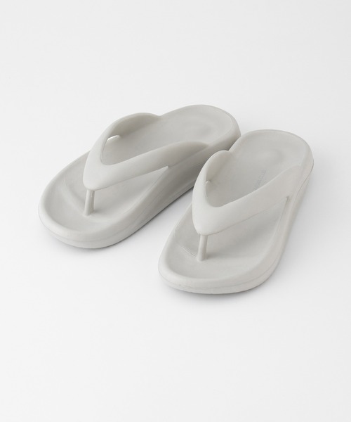 Honeys（ハニーズ）の「軽量トングサンダル（サンダル・レディース・ライトグレー系/アイボリー/ブラック・L/M/S）」の17枚目の写真