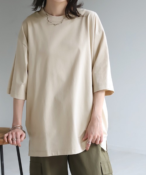 HUG.U(ハグユー)の「「体感 -2℃ !?」 接触冷感Tシャツ(Tシャツ/カットソー・レディース・ブラック/グレイッシュベージュ/オリーブ/ホワイト/ライトグレー/モスグリーン/レッド/ライトイエロー/ナチュラル/グレイッシュブルー・M/L)」の4枚目の写真