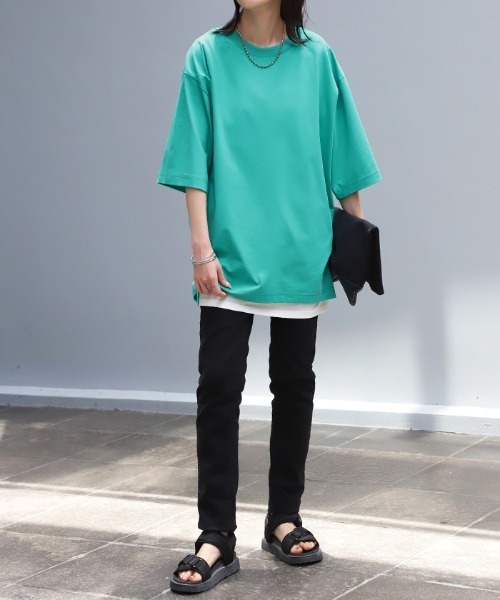 HUG.U(ハグユー)の「「体感 -2℃ !?」 接触冷感Tシャツ(Tシャツ/カットソー・レディース・ブラック/グレイッシュベージュ/オリーブ/ホワイト/ライトグレー/モスグリーン/レッド/ライトイエロー/ナチュラル/グレイッシュブルー・M/L)」の14枚目の写真