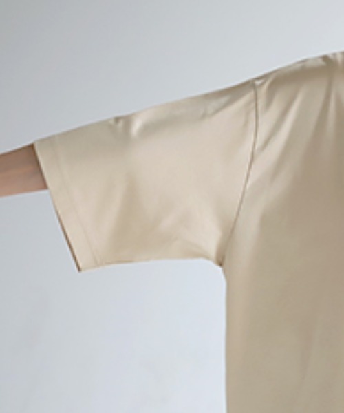 HUG.U(ハグユー)の「「体感 -2℃ !?」 接触冷感Tシャツ(Tシャツ/カットソー・レディース・ブラック/グレイッシュベージュ/オリーブ/ホワイト/ライトグレー/モスグリーン/レッド/ライトイエロー/ナチュラル/グレイッシュブルー・M/L)」の12枚目の写真