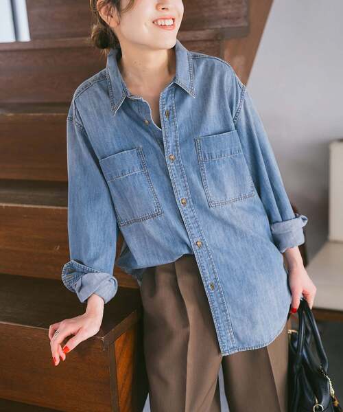 Spick & Span（スピックアンドスパン）の「《追加》ライトオンスデニムシャツ（シャツ/ブラウス・レディース・ブルー系その他/サックスブルー/ベージュ・FREE）」の4枚目の写真