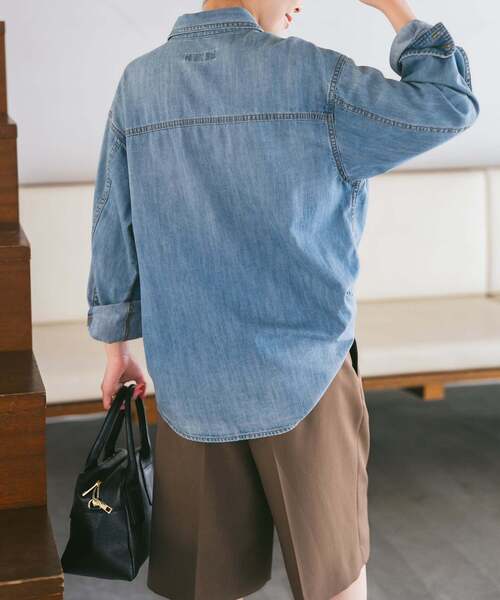 Spick & Span（スピックアンドスパン）の「《追加》ライトオンスデニムシャツ（シャツ/ブラウス・レディース・ブルー系その他/サックスブルー/ベージュ・FREE）」の7枚目の写真