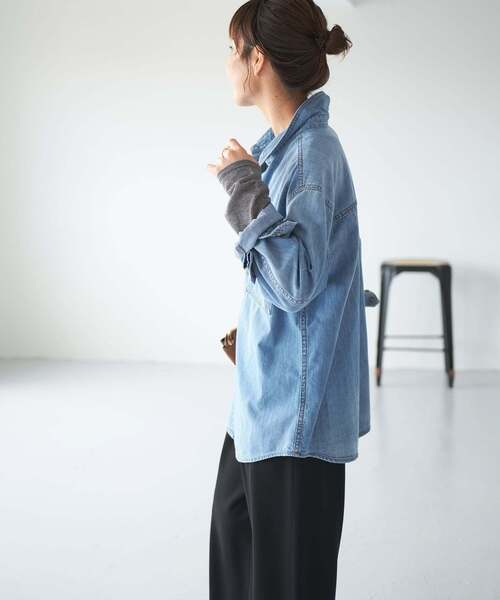 Spick & Span（スピックアンドスパン）の「《追加》ライトオンスデニムシャツ（シャツ/ブラウス・レディース・ブルー系その他/サックスブルー/ベージュ・FREE）」の14枚目の写真