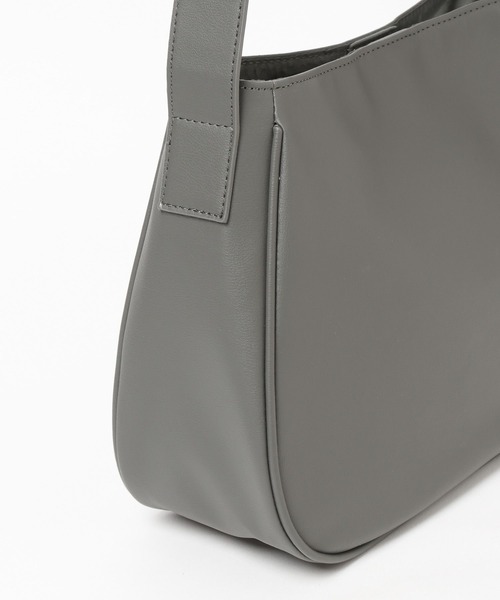 LEPSIM（レプシィム）の「フェイクレザーラウンドミドルバッグ　570605（ショルダーバッグ・レディース・ブラック/チャコールグレー/ベージュ・ONE SIZE）」の11枚目の写真