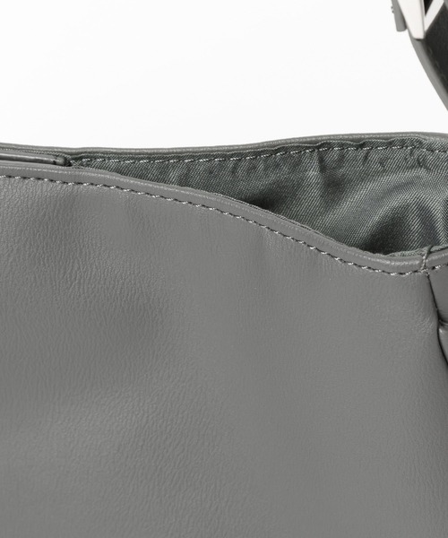 LEPSIM（レプシィム）の「フェイクレザーラウンドミドルバッグ　570605（ショルダーバッグ・レディース・ブラック/チャコールグレー/ベージュ・ONE SIZE）」の17枚目の写真
