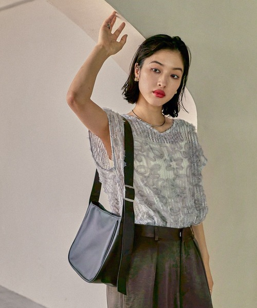 LEPSIM（レプシィム）の「フェイクレザーラウンドミドルバッグ　570605（ショルダーバッグ・レディース・ブラック/チャコールグレー/ベージュ・ONE SIZE）」の22枚目の写真