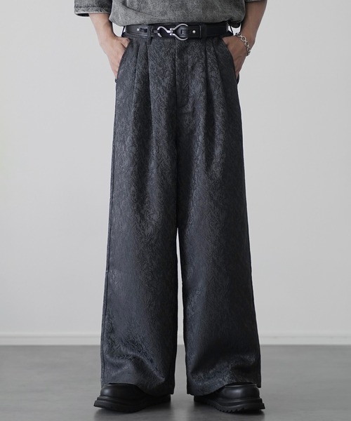 ETELIO（エテリオ）の「総柄ジャガード2タックワイドバギースラックス（スラックス・メンズ・チャコール/ブラック・S/M/L/XL）」の2枚目の写真