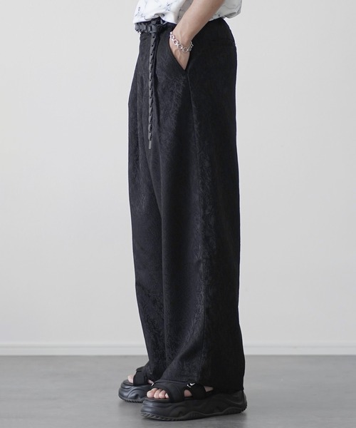 ETELIO（エテリオ）の「総柄ジャガード2タックワイドバギースラックス（スラックス・メンズ・チャコール/ブラック・S/M/L/XL）」の12枚目の写真