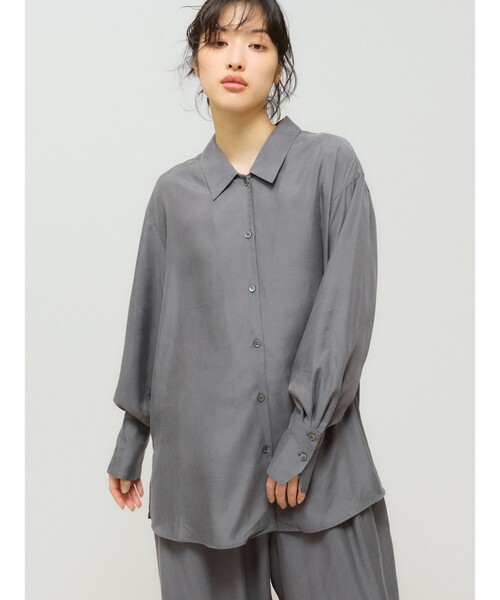 MIDIUMISOLID(ミディウミソリッド)の「MIDIUMISOLID for Ladies リラックスキュプラシャツ(シャツ/ブラウス・レディース・チャコールグレー/ブラック/ブラウン・FREE)」の8枚目の写真