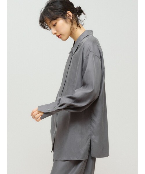 MIDIUMISOLID(ミディウミソリッド)の「MIDIUMISOLID for Ladies リラックスキュプラシャツ(シャツ/ブラウス・レディース・チャコールグレー/ブラック/ブラウン・FREE)」の9枚目の写真