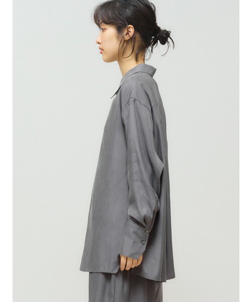 MIDIUMISOLID(ミディウミソリッド)の「MIDIUMISOLID for Ladies リラックスキュプラシャツ(シャツ/ブラウス・レディース・チャコールグレー/ブラック/ブラウン・FREE)」の10枚目の写真