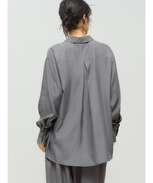 MIDIUMISOLID(ミディウミソリッド)の「MIDIUMISOLID for Ladies リラックスキュプラシャツ(シャツ/ブラウス・レディース・チャコールグレー/ブラック/ブラウン・FREE)」の11枚目の写真