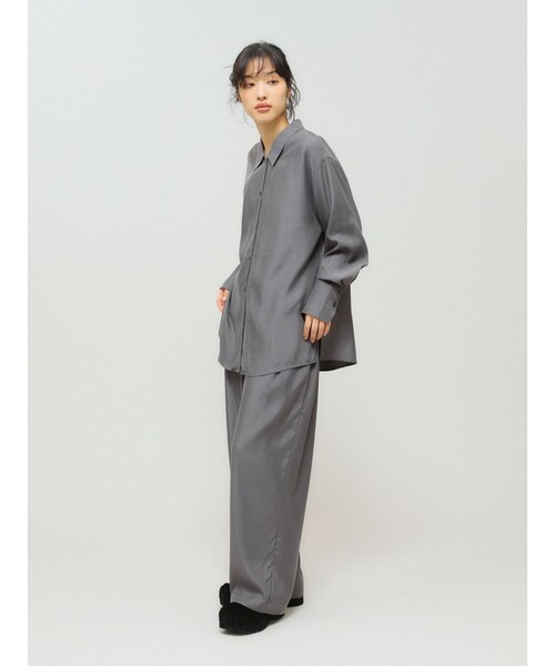MIDIUMISOLID(ミディウミソリッド)の「MIDIUMISOLID for Ladies リラックスキュプラシャツ(シャツ/ブラウス・レディース・チャコールグレー/ブラック/ブラウン・FREE)」の13枚目の写真