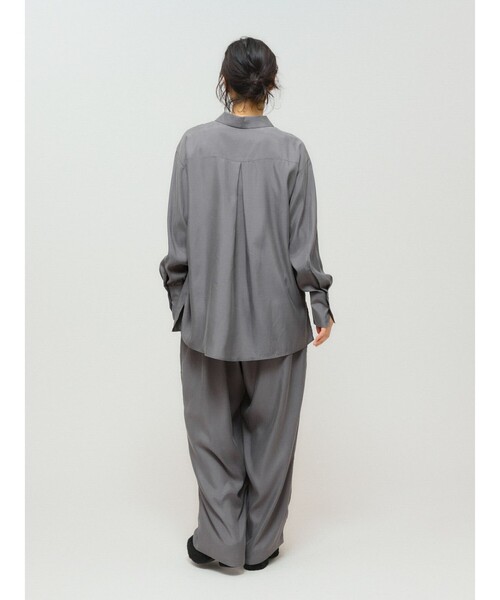 MIDIUMISOLID(ミディウミソリッド)の「MIDIUMISOLID for Ladies リラックスキュプラシャツ(シャツ/ブラウス・レディース・チャコールグレー/ブラック/ブラウン・FREE)」の15枚目の写真