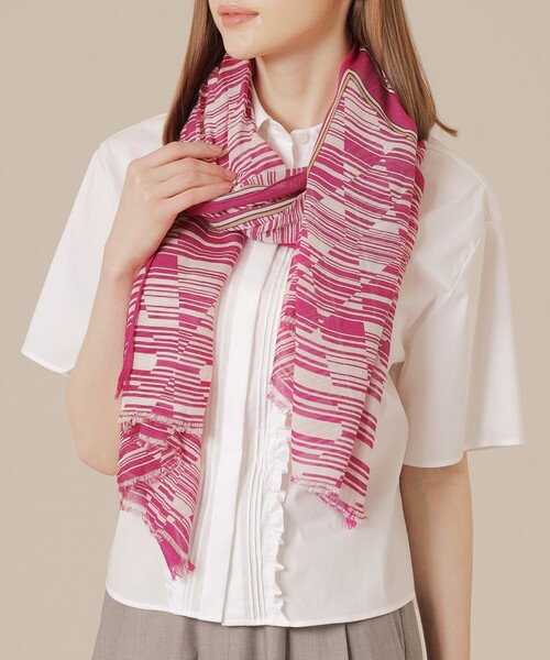 MACKINTOSH LONDON（マッキントッシュ ロンドン）の「ダイヤボーダープリントスカーフ（ストール/ショール・レディース・ピンク系その他2/ネイビー・FREE）」の3枚目の写真