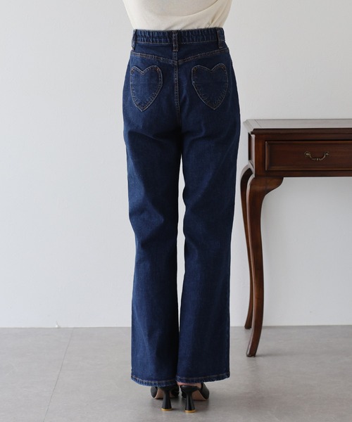 BLUEEAST(ブルーイースト)の「ハートポケットフレアデニムパンツ(デニムパンツ・レディース・ネイビー・MEDIUM/LARGE)」の19枚目の写真