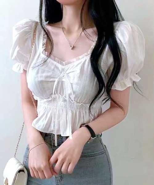 SHEENA(シーナ)の「パフスリーブギャザーフリルショート丈トップス(Tシャツ/カットソー・レディース・ブラック/ホワイト・M)」の10枚目の写真