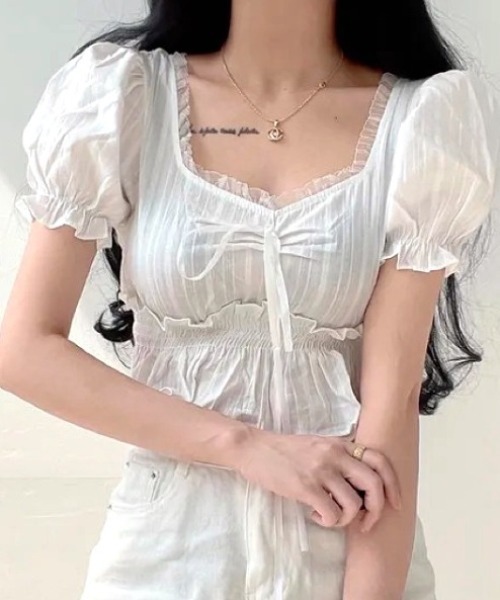 SHEENA(シーナ)の「パフスリーブギャザーフリルショート丈トップス(Tシャツ/カットソー・レディース・ブラック/ホワイト・M)」の6枚目の写真