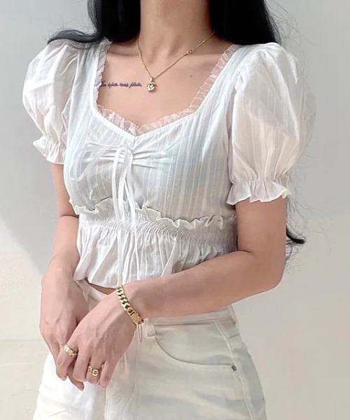 SHEENA(シーナ)の「パフスリーブギャザーフリルショート丈トップス(Tシャツ/カットソー・レディース・ブラック/ホワイト・M)」の5枚目の写真