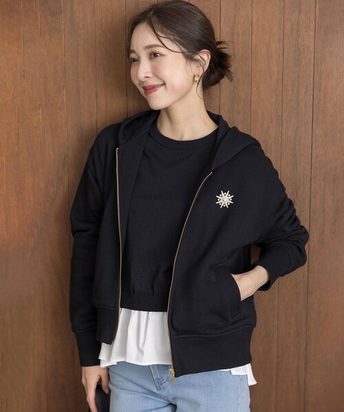 組曲(クミキョク)の「ロゴ刺繍入り裏毛パーカー(パーカー・レディース・ブラック系/ライトグレー系・6/7/5)」の2枚目の写真