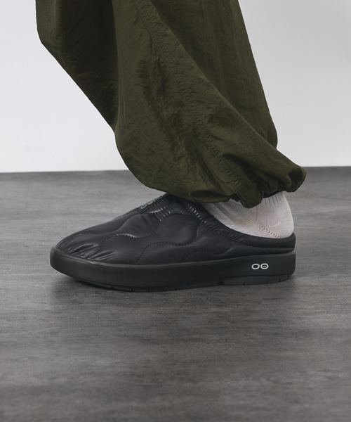 OOFOS（ウーフォス）の「【OOFOS/ウーフォス】OOcOOzie Thermo Mule /サーモミュール（スリッポン・メンズ・ブラック・26/27/28）」の2枚目の写真