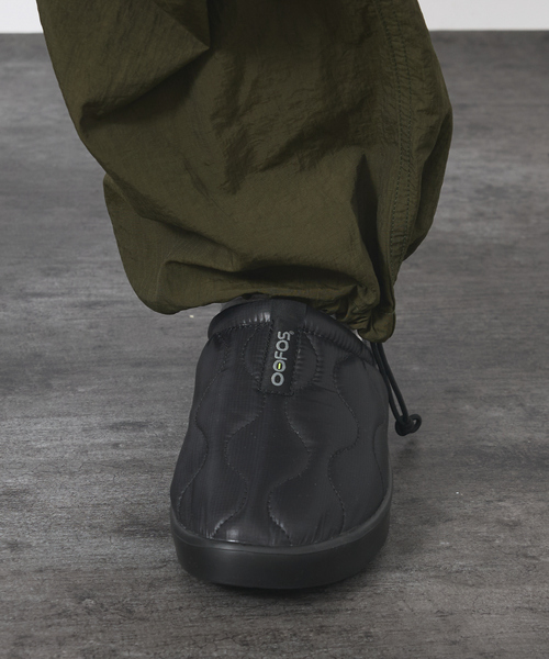 OOFOS（ウーフォス）の「【OOFOS/ウーフォス】OOcOOzie Thermo Mule /サーモミュール（スリッポン・メンズ・ブラック・26/27/28）」の4枚目の写真