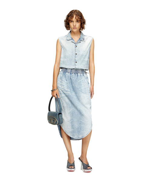 DIESEL（ディーゼル）の「ウィメンズ デニムスカート DE-ASHLEY-S（デニムスカート・レディース・ライトインディゴブルー・MEDIUM/LARGE/SMALL/X-SMALL）」の2枚目の写真