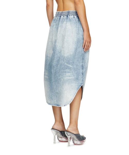 DIESEL（ディーゼル）の「ウィメンズ デニムスカート DE-ASHLEY-S（デニムスカート・レディース・ライトインディゴブルー・MEDIUM/LARGE/SMALL/X-SMALL）」の3枚目の写真