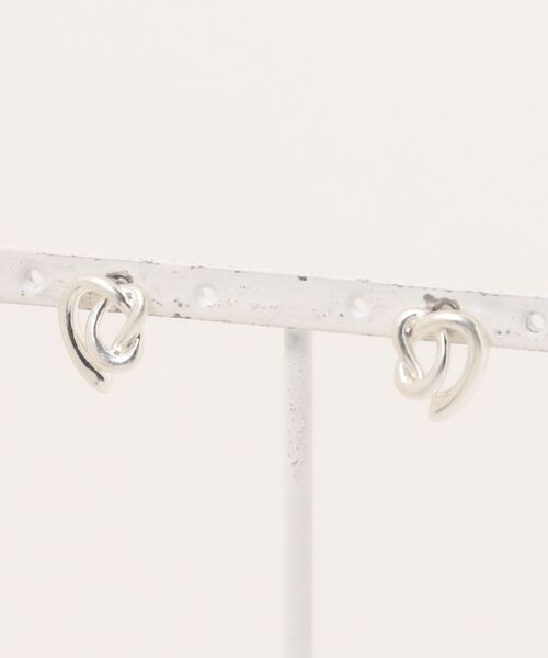 GOLDY(ゴールディ)の「【GOLDY】Twist knot pierce 1250907(ピアス(両耳用)・レディース・シルバー/ゴールド/シルバー系1/ゴールド系その他・FREE)」の2枚目の写真