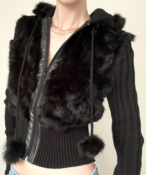セール】【Y2Kガーリー】ファー切り替えクロップドフーディーパーカー