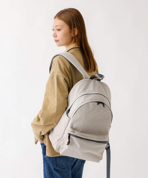UNIVERSAL OVERALL(ユニバーサルオーバーオール)の「【UNIVERSAL OVERALL/ユニバーサルオーバーオール 】Wrinkled nylon rucksack/BACKPACK/ユニセックス【WEB限定】(バックパック/リュック・メンズ・ブラック/ライトグレー/ネイビー・フリー)」の2枚目の写真