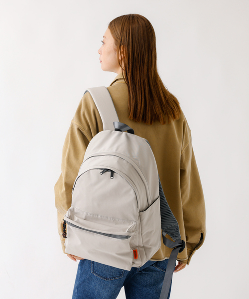 UNIVERSAL OVERALL(ユニバーサルオーバーオール)の「【UNIVERSAL OVERALL/ユニバーサルオーバーオール 】Wrinkled nylon rucksack/BACKPACK/ユニセックス【WEB限定】(バックパック/リュック・メンズ・ブラック/ライトグレー/ネイビー・フリー)」の9枚目の写真