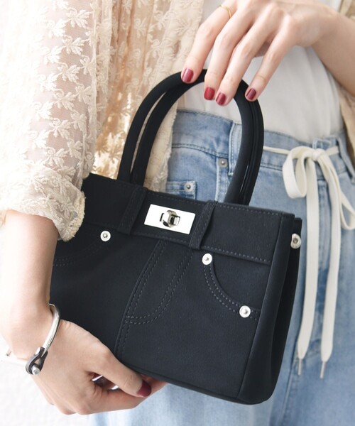 SHIPS（シップス）の「【WEB限定】2WAY ひねり 金具 ポケット バッグ（ハンドバッグ・レディース・ブラック/ブラウン/ベージュ・ONE SIZE）」の5枚目の写真