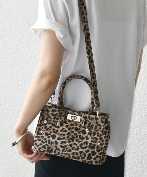 SHIPS（シップス）の「【WEB限定】2WAY ひねり 金具 ポケット バッグ（ハンドバッグ・レディース・ブラック/ブラウン/ベージュ・ONE SIZE）」の13枚目の写真