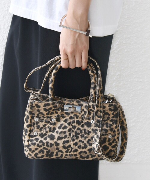 SHIPS（シップス）の「【WEB限定】2WAY ひねり 金具 ポケット バッグ（ハンドバッグ・レディース・ブラック/ブラウン/ベージュ・ONE SIZE）」の14枚目の写真