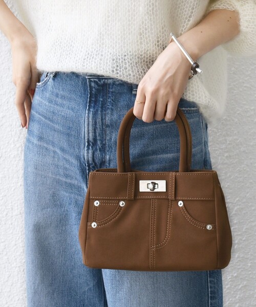 SHIPS（シップス）の「【WEB限定】2WAY ひねり 金具 ポケット バッグ（ハンドバッグ・レディース・ブラック/ブラウン/ベージュ・ONE SIZE）」の17枚目の写真