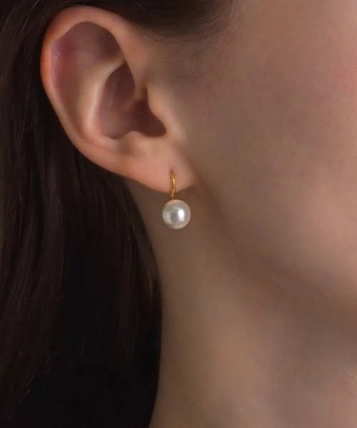 muku(ムク)の「PIERCE/CURVE PEARL(ピアス(両耳用)・レディース・シルバー/ゴールド・FREE)」の2枚目の写真