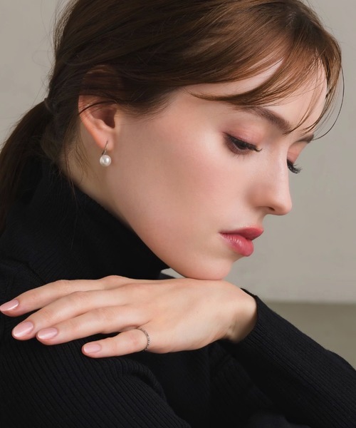 muku(ムク)の「PIERCE/CURVE PEARL(ピアス(両耳用)・レディース・シルバー/ゴールド・FREE)」の7枚目の写真