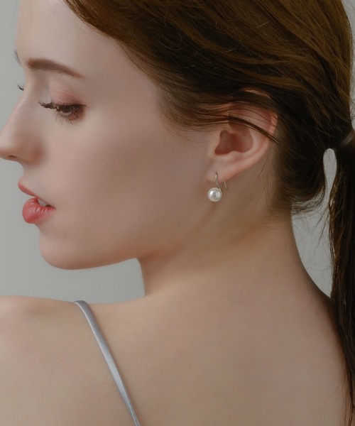 muku(ムク)の「PIERCE/CURVE PEARL(ピアス(両耳用)・レディース・シルバー/ゴールド・FREE)」の9枚目の写真