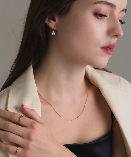 muku(ムク)の「PIERCE/CURVE PEARL(ピアス(両耳用)・レディース・シルバー/ゴールド・FREE)」の12枚目の写真