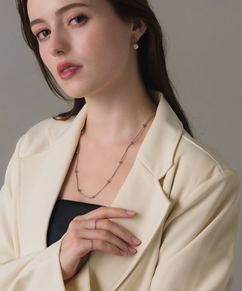 muku(ムク)の「PIERCE/CURVE PEARL(ピアス(両耳用)・レディース・シルバー/ゴールド・FREE)」の14枚目の写真